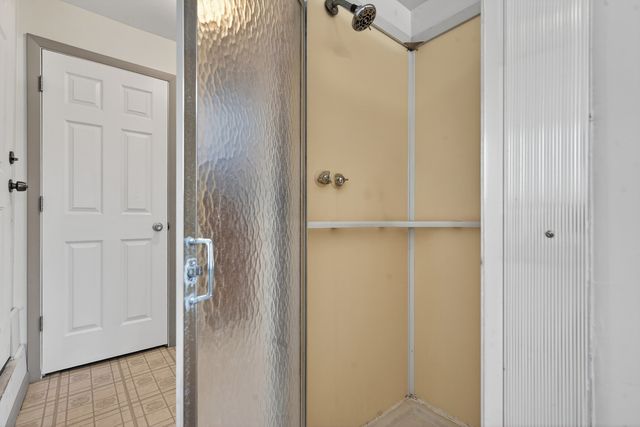 3915 Maple Avenue, Mchenry, IL 60050