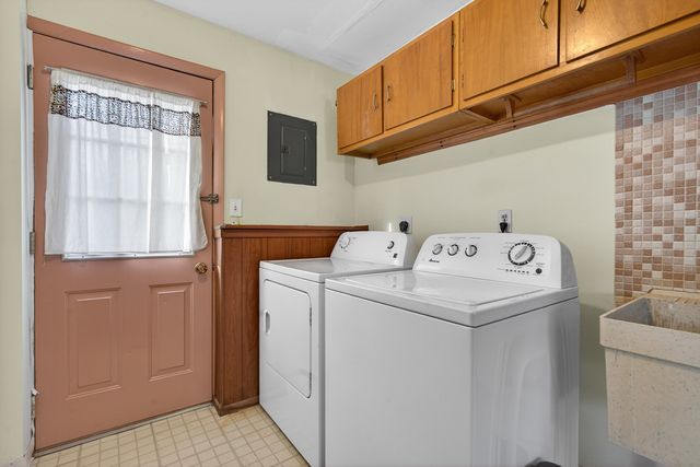 3915 Maple Avenue, Mchenry, IL 60050