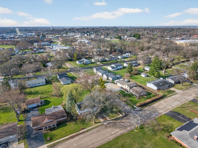 3915 Maple Avenue, Mchenry, IL 60050