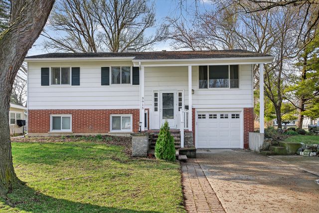 3915 Maple Avenue, Mchenry, IL 60050