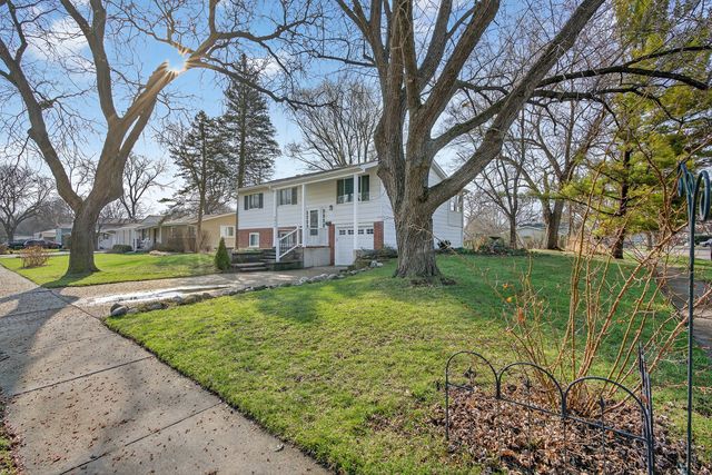 3915 Maple Avenue, Mchenry, IL 60050