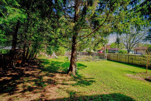 500 HARDING Street, Stoughton, WI 53589