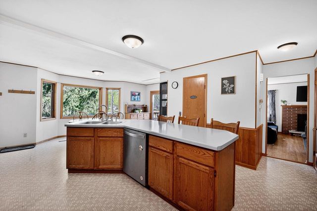 500 HARDING Street, Stoughton, WI 53589