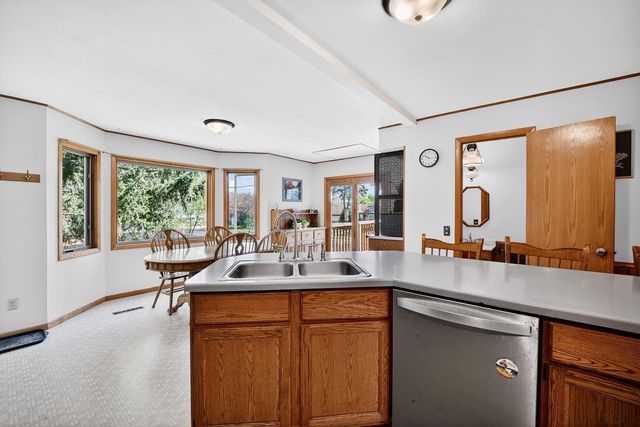 500 HARDING Street, Stoughton, WI 53589