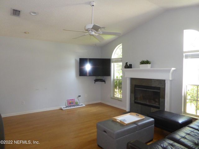 625 S 11TH Avenue S, Jacksonville Beach, FL 32250