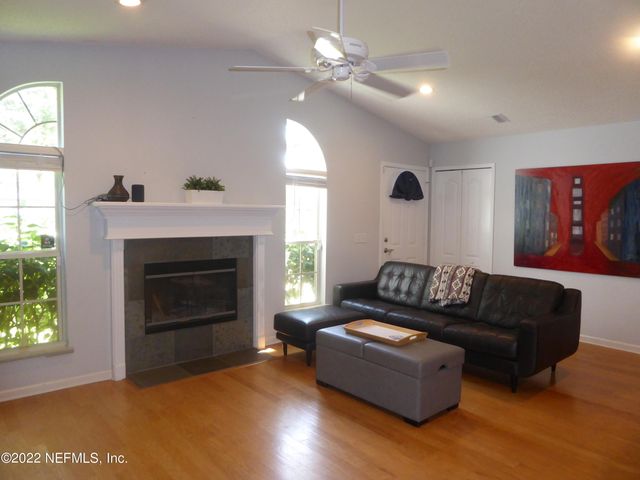 625 S 11TH Avenue S, Jacksonville Beach, FL 32250