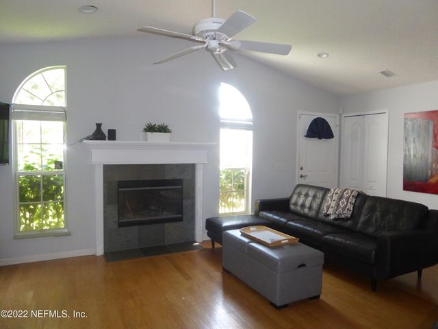 625 S 11TH Avenue S, Jacksonville Beach, FL 32250