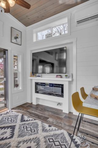 672 Waters Edge Way, Tracy City, TN 37387