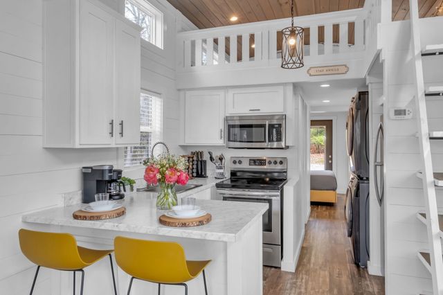 672 Waters Edge Way, Tracy City, TN 37387