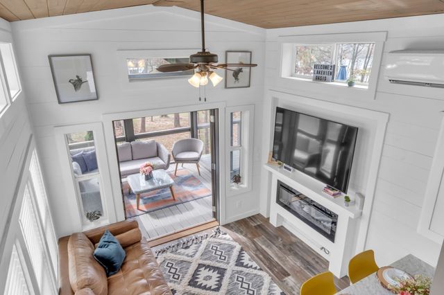 672 Waters Edge Way, Tracy City, TN 37387