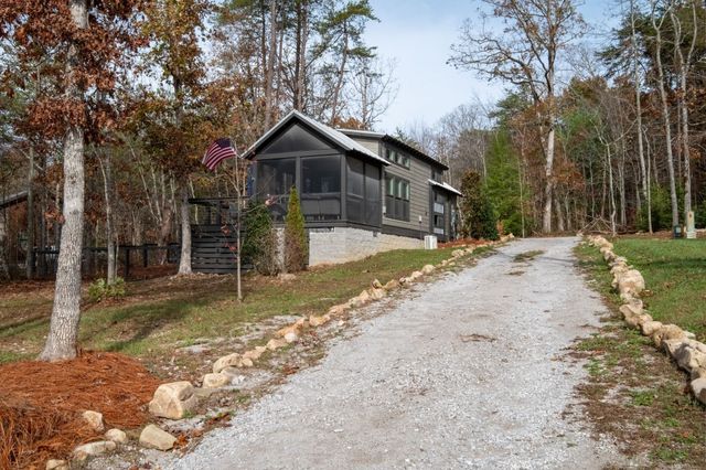 672 Waters Edge Way, Tracy City, TN 37387