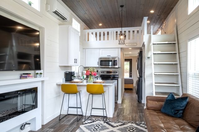 672 Waters Edge Way, Tracy City, TN 37387