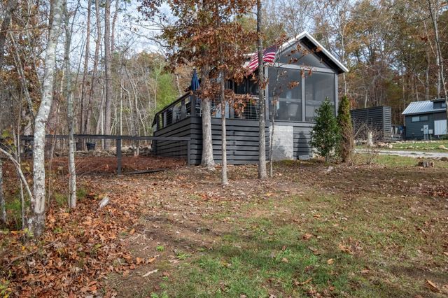 672 Waters Edge Way, Tracy City, TN 37387