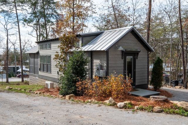 672 Waters Edge Way, Tracy City, TN 37387