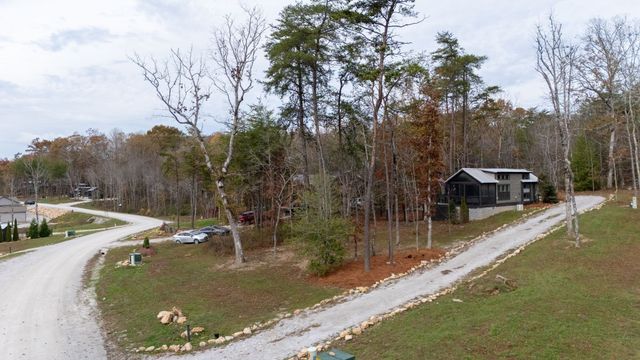 672 Waters Edge Way, Tracy City, TN 37387