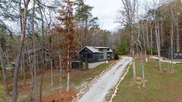 672 Waters Edge Way, Tracy City, TN 37387