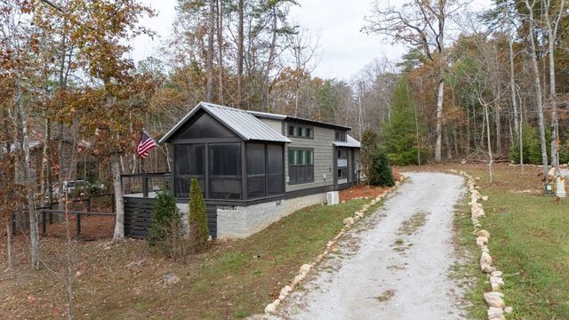 672 Waters Edge Way, Tracy City, TN 37387