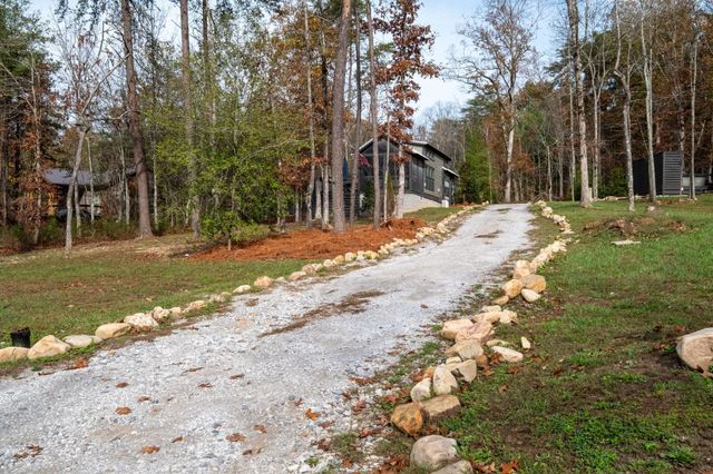 672 Waters Edge Way, Tracy City, TN 37387