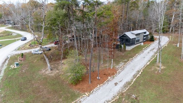 672 Waters Edge Way, Tracy City, TN 37387