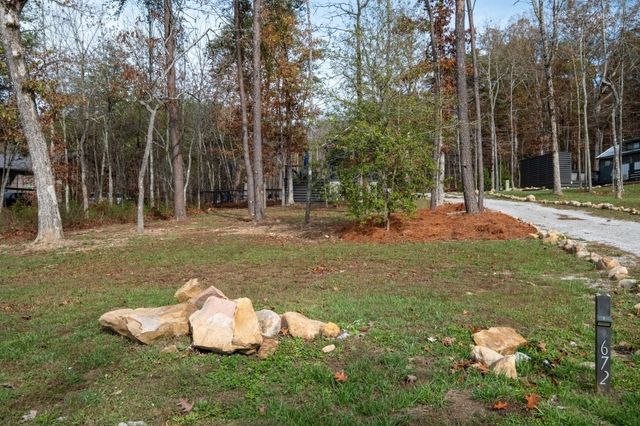 672 Waters Edge Way, Tracy City, TN 37387