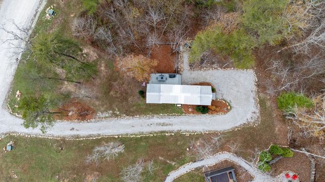 672 Waters Edge Way, Tracy City, TN 37387