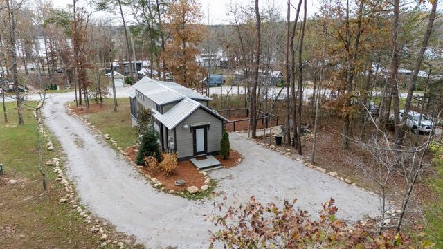 672 Waters Edge Way, Tracy City, TN 37387