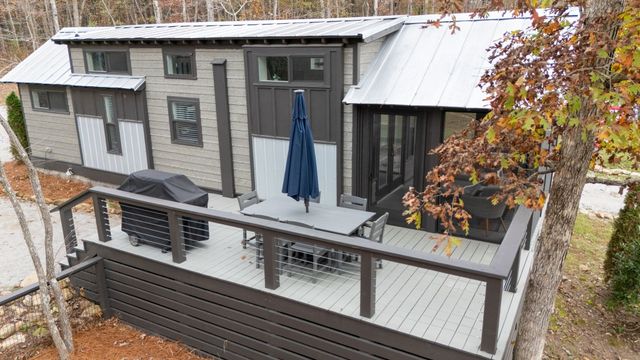 672 Waters Edge Way, Tracy City, TN 37387