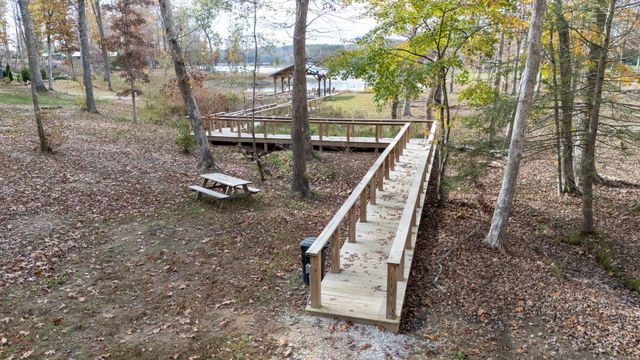 672 Waters Edge Way, Tracy City, TN 37387