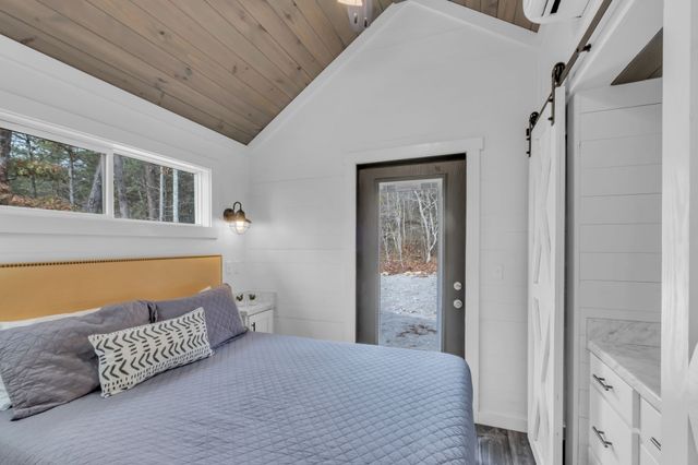 672 Waters Edge Way, Tracy City, TN 37387