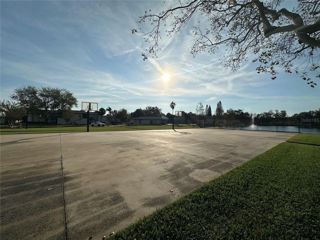 22 WINDTREE LANE 203, Winter Garden, FL 34787