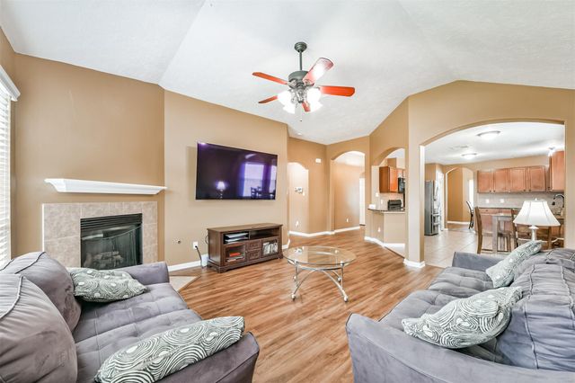 16 Morro Bay Drive, Manvel, TX 77578