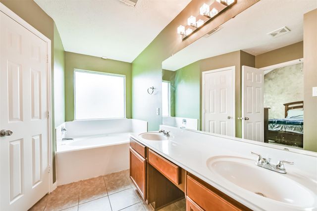 16 Morro Bay Drive, Manvel, TX 77578