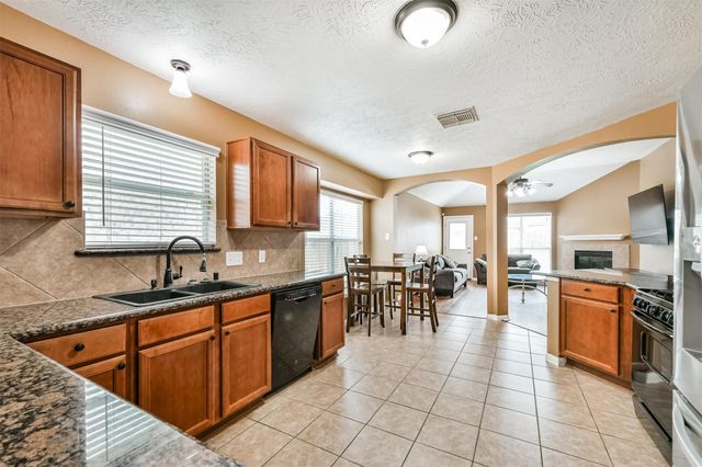 16 Morro Bay Drive, Manvel, TX 77578