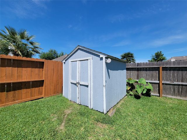 4112 Seminole Drive, Pearland, TX 77584