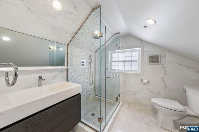 453 Fort Lee Road, Leonia, NJ 07605