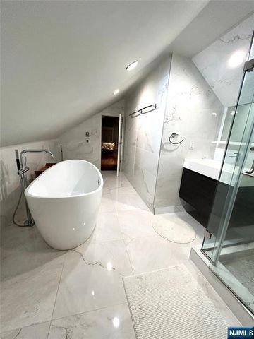 453 Fort Lee Road, Leonia, NJ 07605