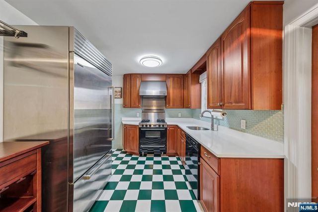 453 Fort Lee Road, Leonia, NJ 07605