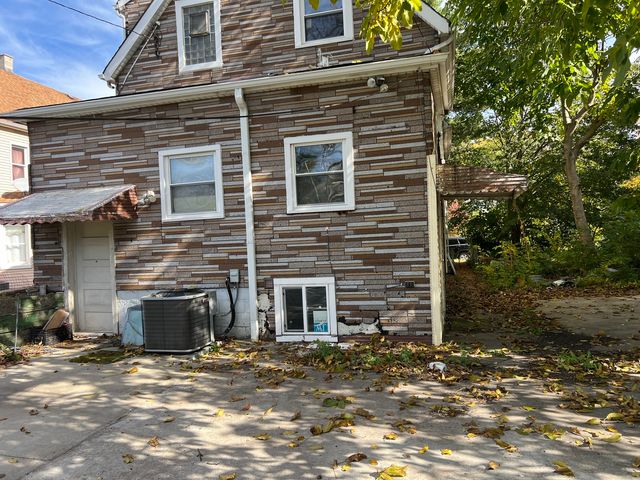 13150 S Houston Avenue, Chicago, IL 60633