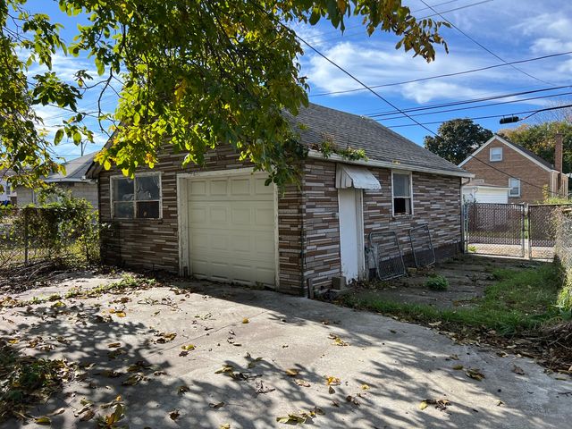 13150 S Houston Avenue, Chicago, IL 60633