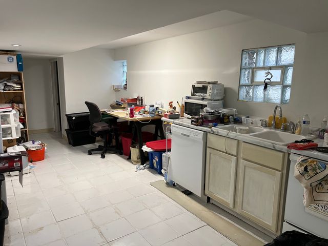 13150 S Houston Avenue, Chicago, IL 60633