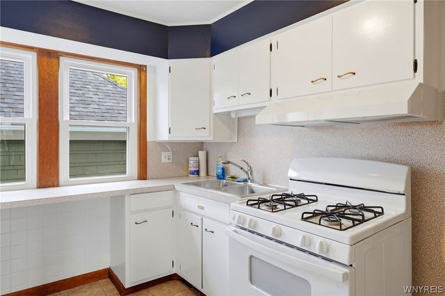 85 Carlyle Avenue, Buffalo, NY 14220