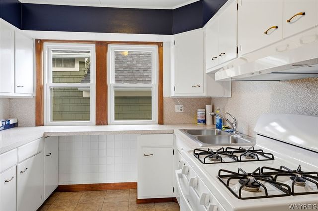 85 Carlyle Avenue, Buffalo, NY 14220