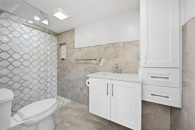 6013 45TH AVENUE N, Kenneth City, FL 33709