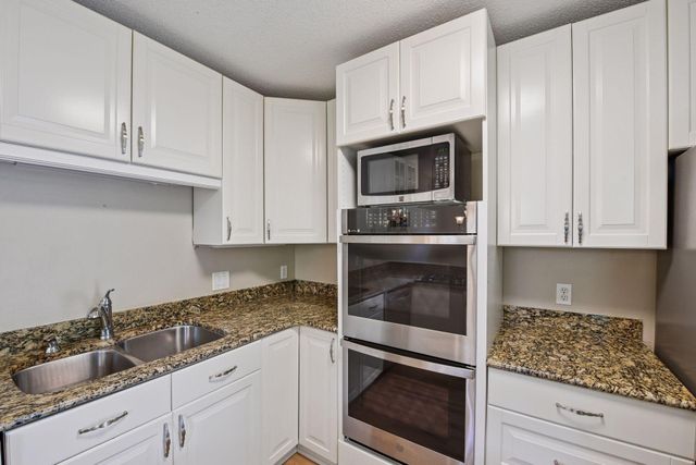 14170 Westridge Drive, Eden Prairie, MN 55347