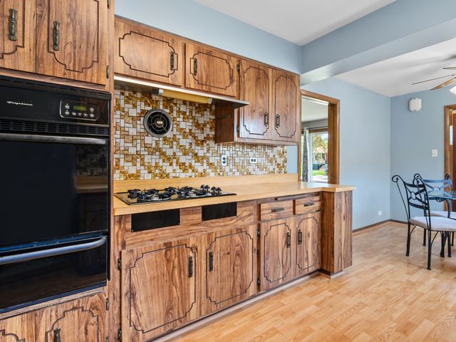 2844 W 100th Place, Evergreen Park, IL 60805