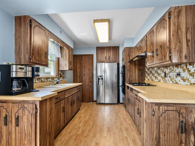 2844 W 100th Place, Evergreen Park, IL 60805