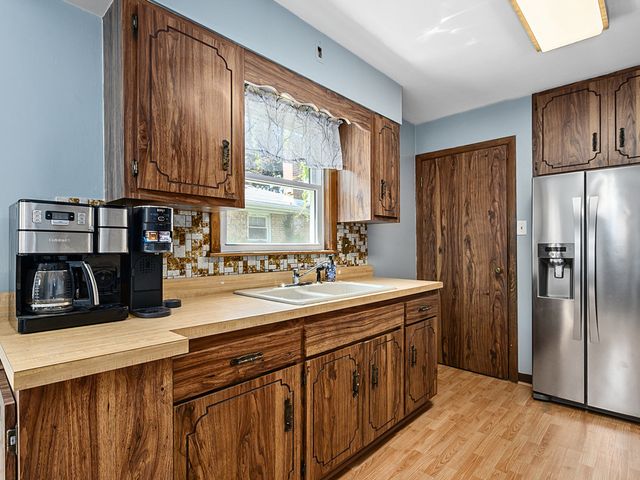 2844 W 100th Place, Evergreen Park, IL 60805
