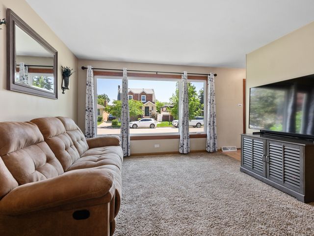 2844 W 100th Place, Evergreen Park, IL 60805