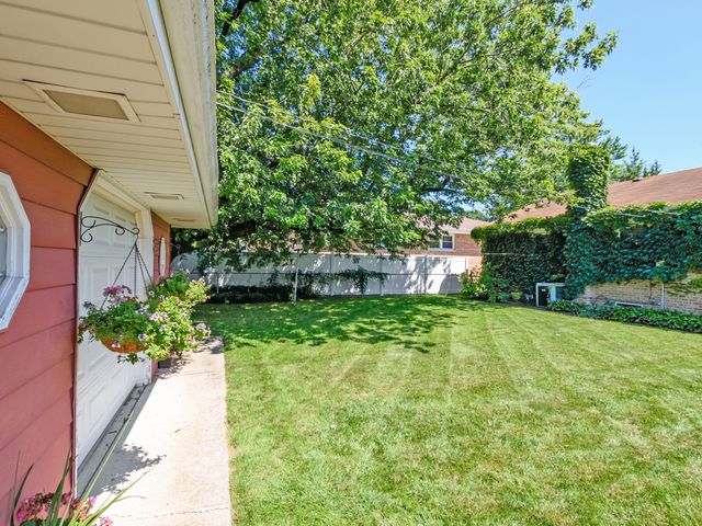 2844 W 100th Place, Evergreen Park, IL 60805