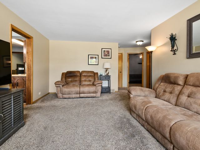 2844 W 100th Place, Evergreen Park, IL 60805